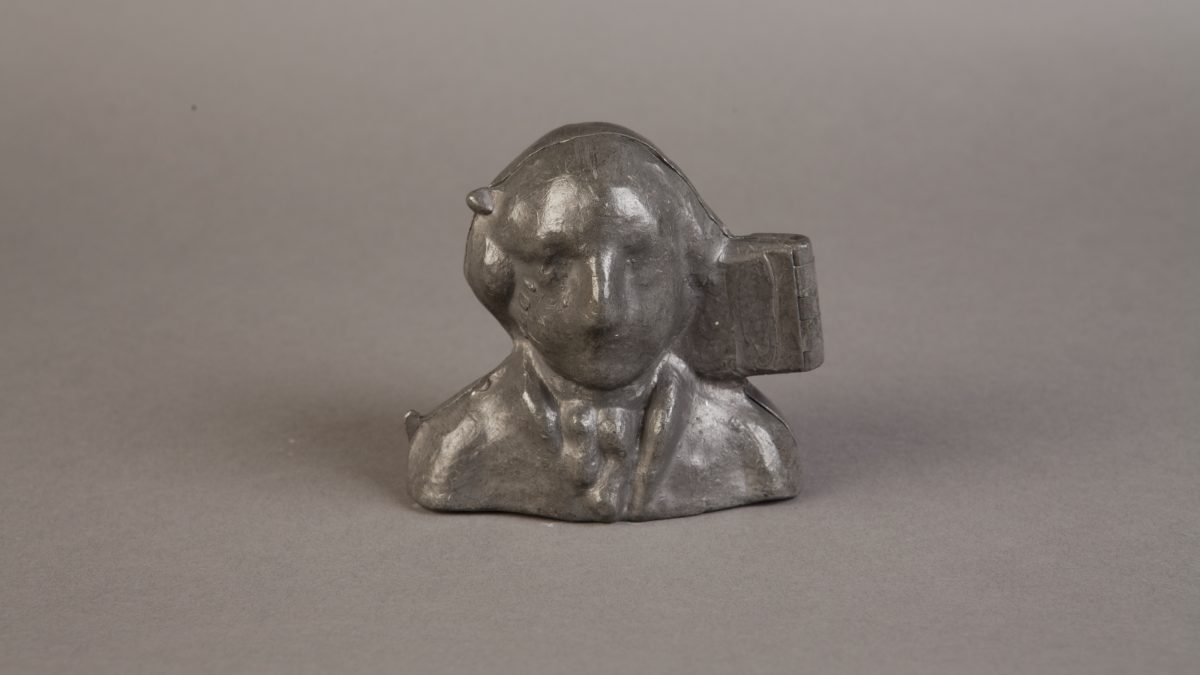 Image 1 Eppelsheimer Co George Washington Ice Cream Mold closed exterior recto New York ca early 20th century Pewter Dixon Gallery and Gardens Gift of Dr and Mrs Justin H Adler 1991 DA 10 29 3