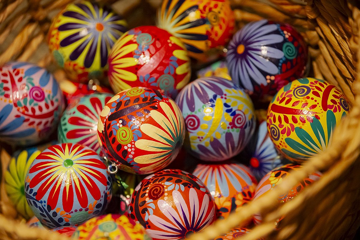 Dixon-christmas-decorations-fiesta-background-ornaments