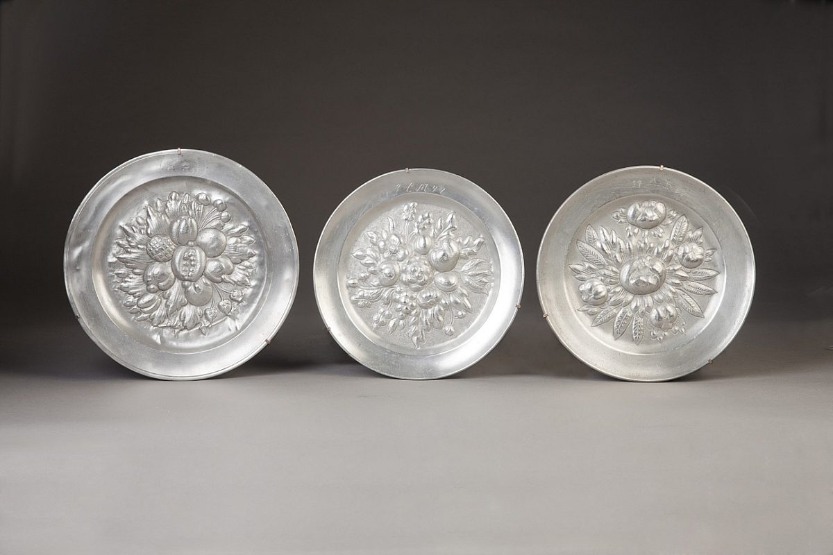 Dixon pewter collection serving