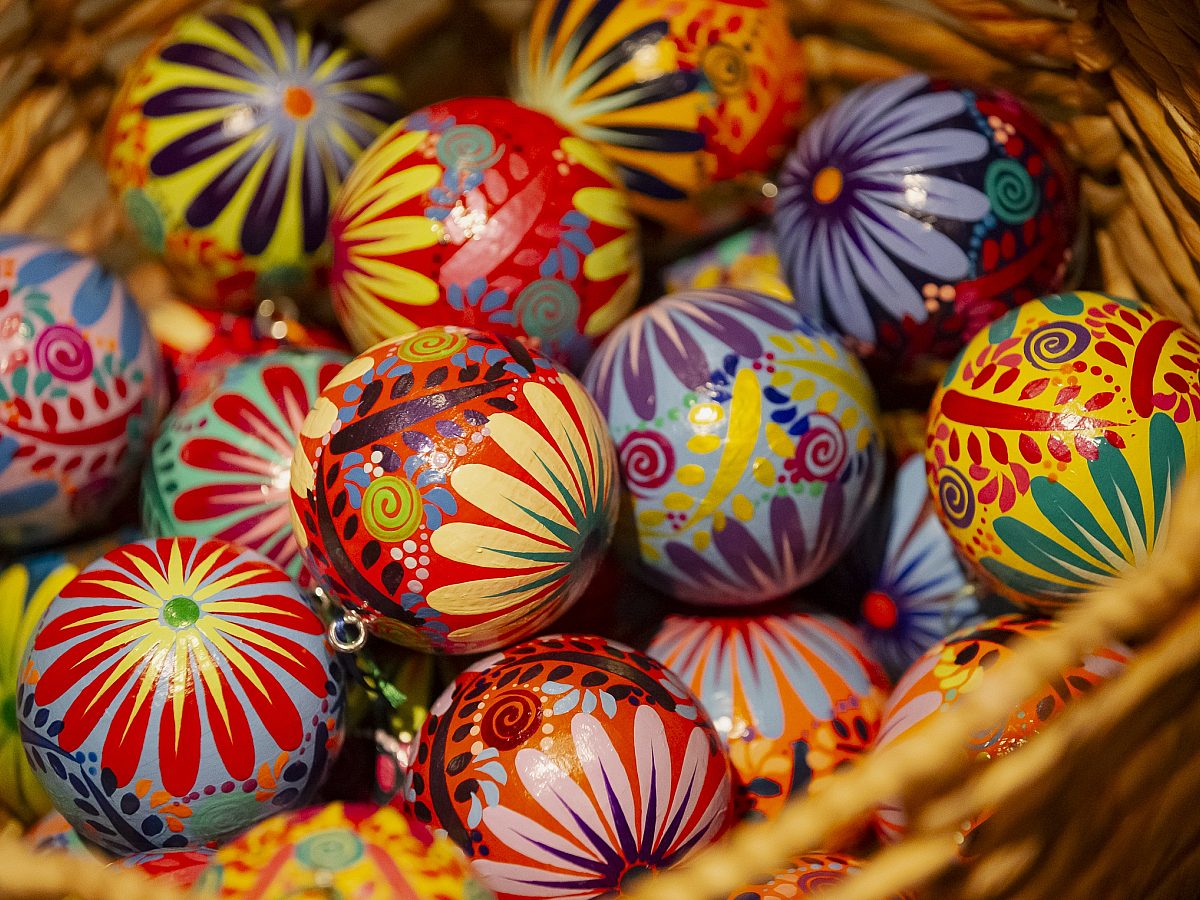 Dixon-christmas-decorations-fiesta-background-ornaments