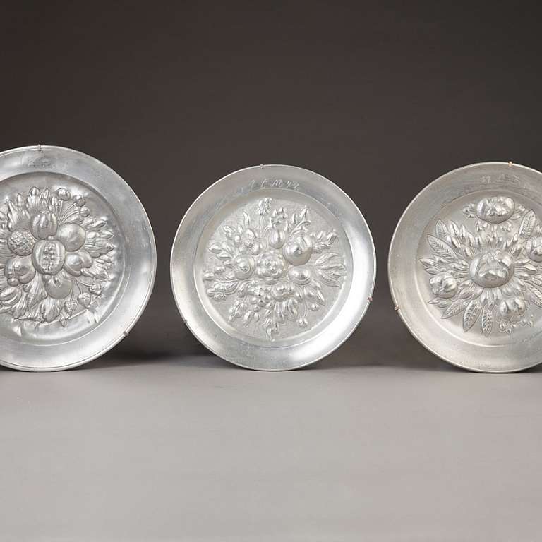 Dixon pewter collection serving